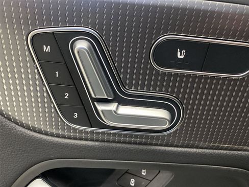 Used 2023 Mercedes-Benz EQB 250+ image 18