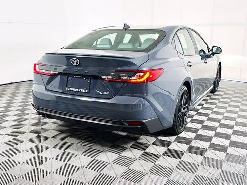Used 2025 Toyota Camry SE FWD image 3