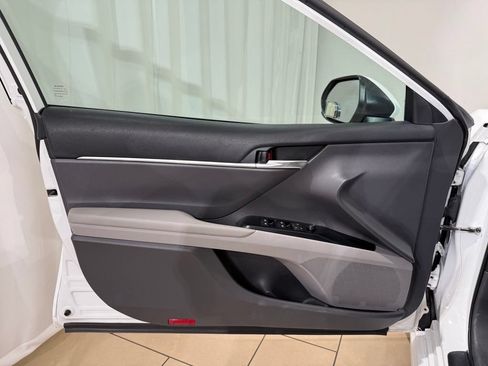 Used 2020 Toyota Camry SE FWD image 14