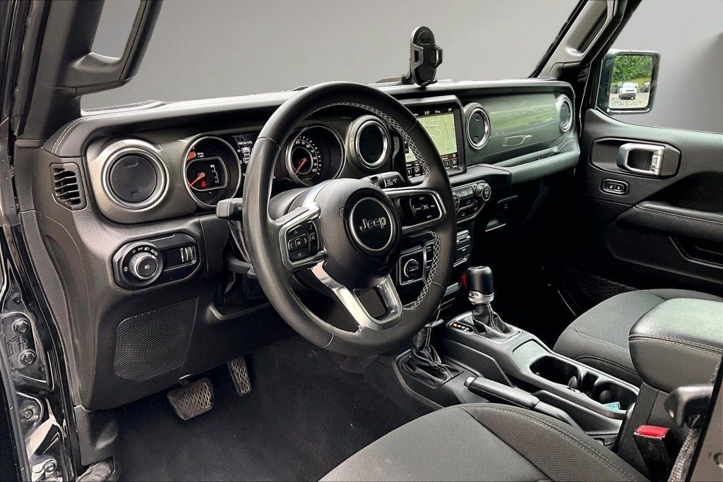 Used 2023 Jeep Wrangler Unlimited Sahara AWD/4WD image 18