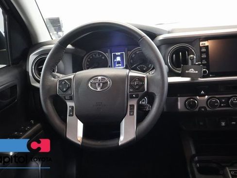 Certified 2022 Toyota Tacoma SR5 AWD/4WD image 15