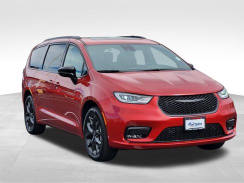 New 2026 Chrysler Pacifica Limited AWD/4WD image 3