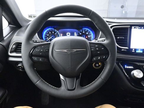 Used 2022 Chrysler Pacifica Touring-L w/ Uconnect Theater Family Group image 26