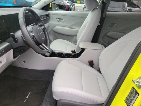 Used 2024 Hyundai Kona SEL w/ Convenience Package image 17