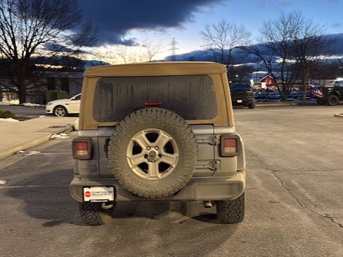 Used 2019 Jeep Wrangler Unlimited Sport S image 12