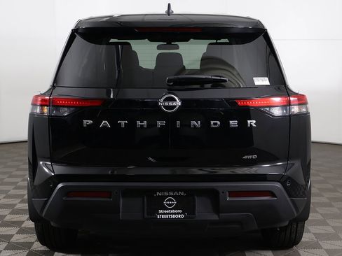Used 2024 Nissan Pathfinder S image 9