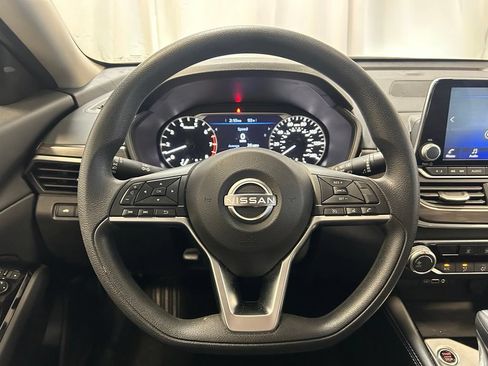 Used 2023 Nissan Altima 2.5 SV AWD/4WD image 8