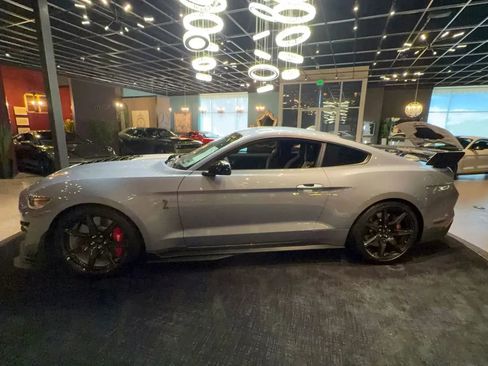 Used 2022 Ford Mustang Shelby GT500 w/ Carbon Fiber Track Pack RWD image 3