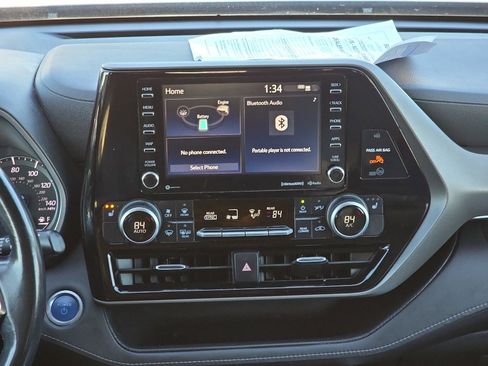 Used 2020 Toyota Highlander XLE image 25