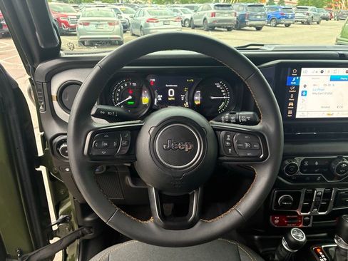 Used 2024 Jeep Wrangler Unlimited AWD/4WD image 22