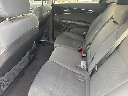 Used 2016 Kia Sorento LX image 11