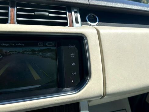 Used 2016 Land Rover Range Rover HSE image 16