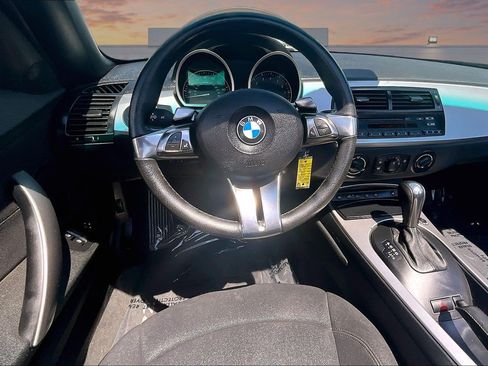 Used 2006 BMW Z4 3.0i RWD image 5