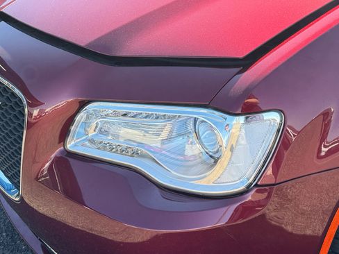 Used 2022 Chrysler 300 Touring image 9