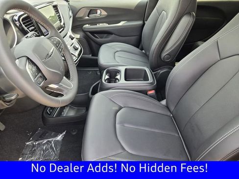 New 2026 Chrysler Voyager LX image 9