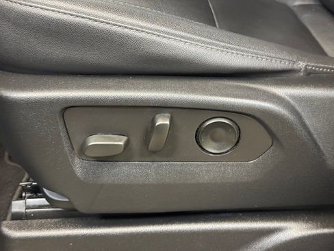 Used 2022 Chevrolet Suburban Z71 image 11