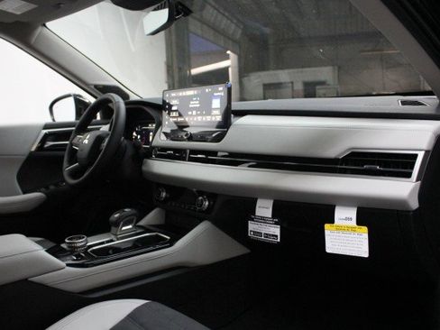 New 2026 Mitsubishi Outlander SE image 17