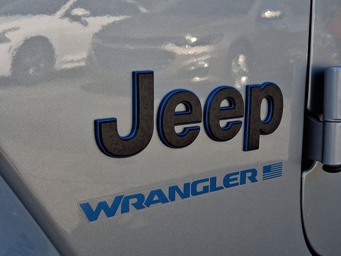 Used 2024 Jeep Wrangler Unlimited w/ Convenience Group AWD/4WD image 29