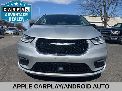 Used 2024 Chrysler Pacifica Touring-L