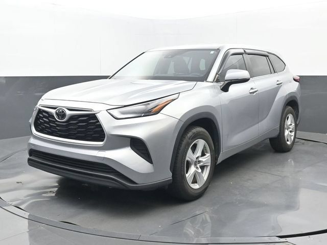 Used 2023 Toyota Highlander L FWD image 8