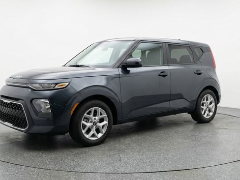 Used 2025 Kia Soul LX w/ LX Technology Package image 3