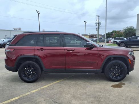 Used 2024 Jeep Grand Cherokee Altitude RWD image 4