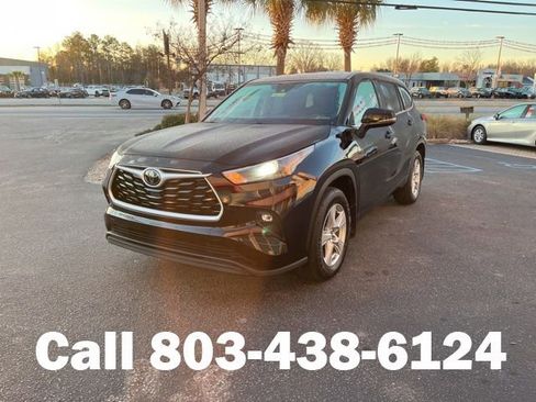 Used 2024 Toyota Highlander LE FWD image 36