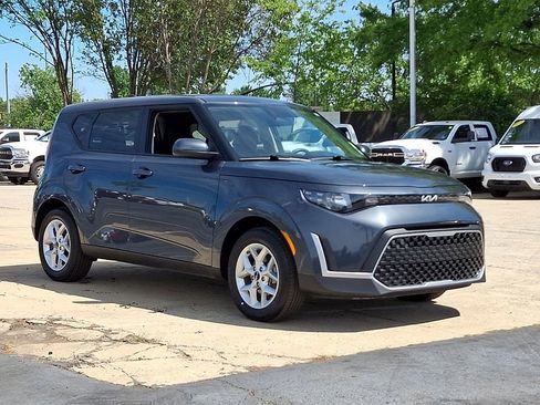 Used 2025 Kia Soul LX w/ LX Technology Package FWD image 3