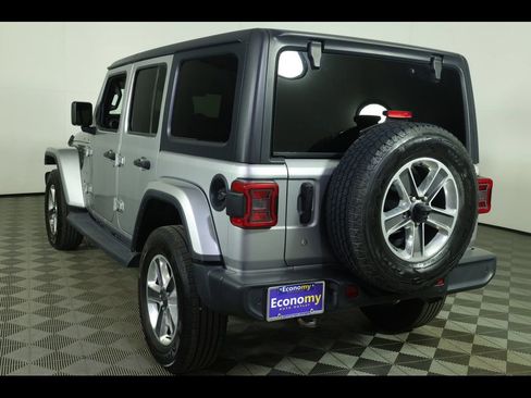 Used 2018 Jeep Wrangler Unlimited Sahara w/ Safetytec Group image 4