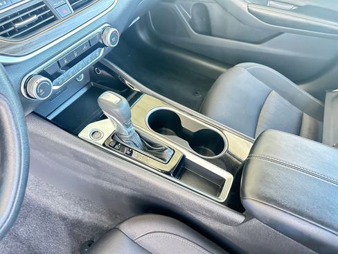 Used 2024 Nissan Altima 2.5 SV image 41