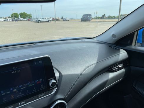 Used 2025 Nissan Sentra SV image 34