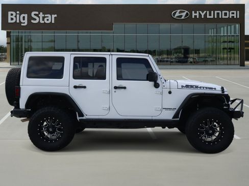 Used 2017 Jeep Wrangler Unlimited Sahara AWD/4WD image 5