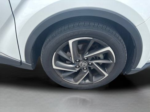 Used 2022 Toyota C-HR Limited FWD image 36