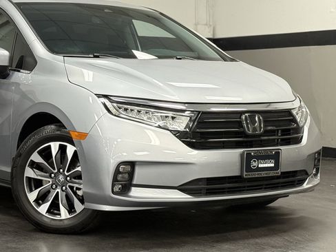 Used 2024 Honda Odyssey EX-L image 3