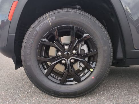 New 2026 Jeep Grand Cherokee Altitude AWD/4WD image 14