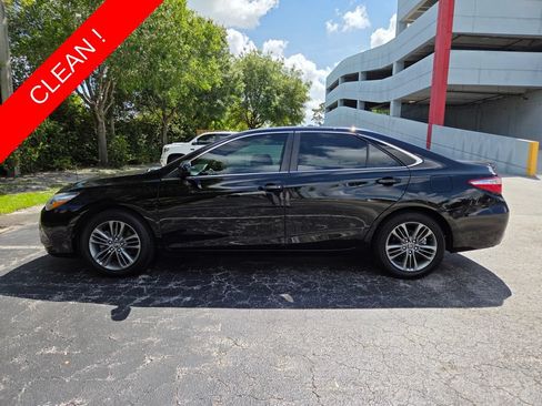 Certified 2017 Toyota Camry SE w/ Moonroof Package FWD image 8