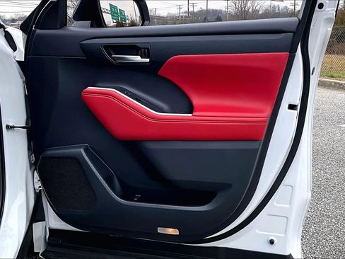 Used 2022 Toyota Highlander XSE image 22