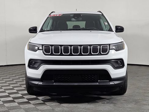 Used 2022 Jeep Compass Latitude AWD/4WD image 2
