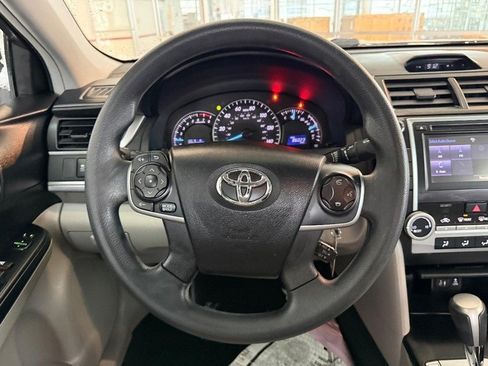 Used 2014 Toyota Camry LE image 12
