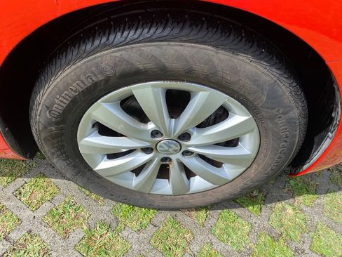 Used 2018 Volkswagen Beetle 2.0T S FWD image 9