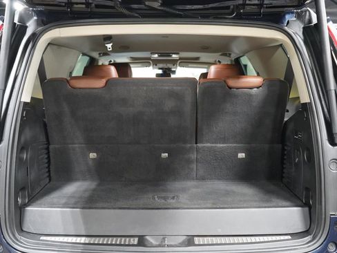 Used 2020 Cadillac Escalade Premium Luxury RWD image 17