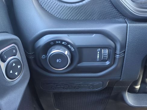 Used 2025 Jeep Wrangler Rubicon image 15