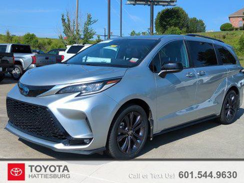 Certified 2022 Toyota Sienna XSE w/ XSE Plus Package FWD image 1