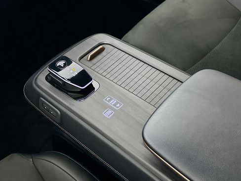 Used 2023 Nissan Ariya AWD image 25