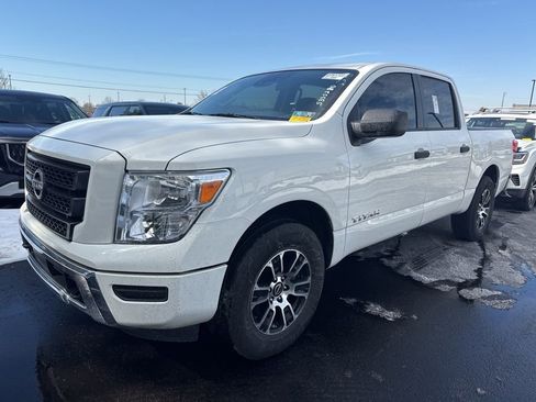 Used 2024 Nissan Titan SV w/ Accessory Utility Package image 7