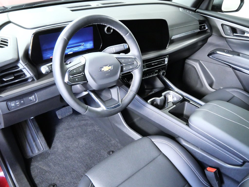 Used 2025 Chevrolet Traverse LT w/ Driver Confidence Package FWD image 3