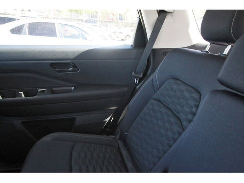 New 2026 Nissan Pathfinder S image 9