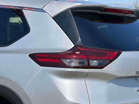 Used 2024 Nissan Rogue SV image 8