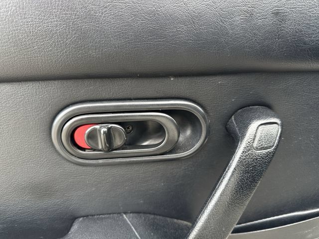 Used 1996 MAZDA MX-5 Miata RWD image 18