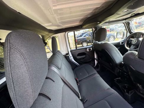 Used 2025 Jeep Wrangler Unlimited Rubicon image 17